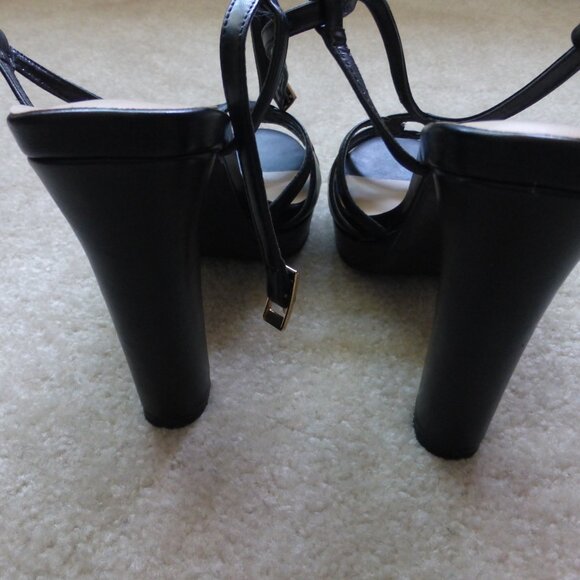 LE CHATEAU black strappy chunky platform heels - Picture 6 of 9